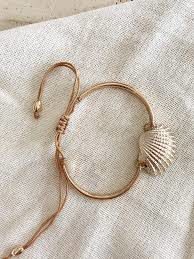 دستبند صدف طلایی ساده زیبا